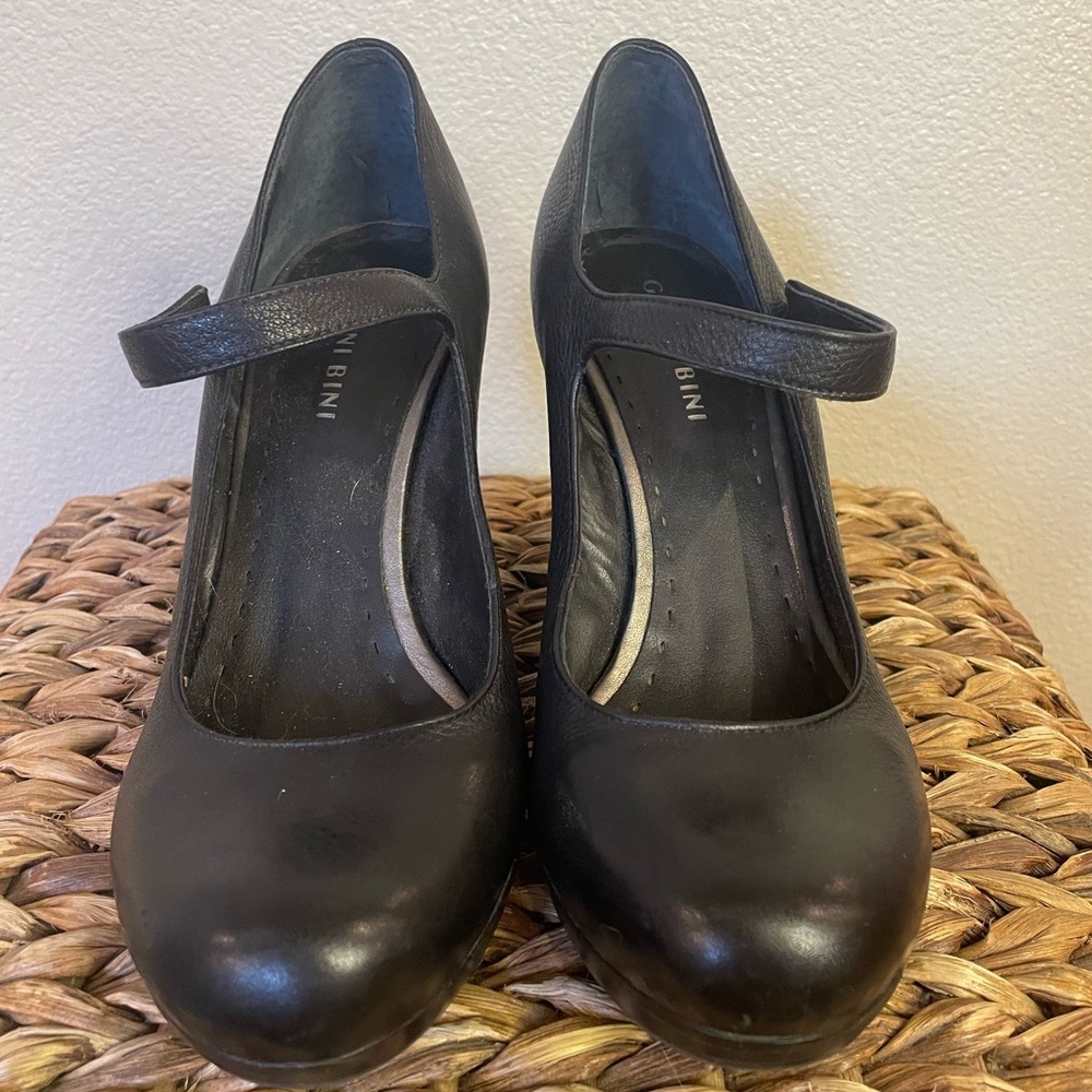 Gianni Bini Black Leather Round Toe Mary Jane Block Heel Pump.  Size 8.5
